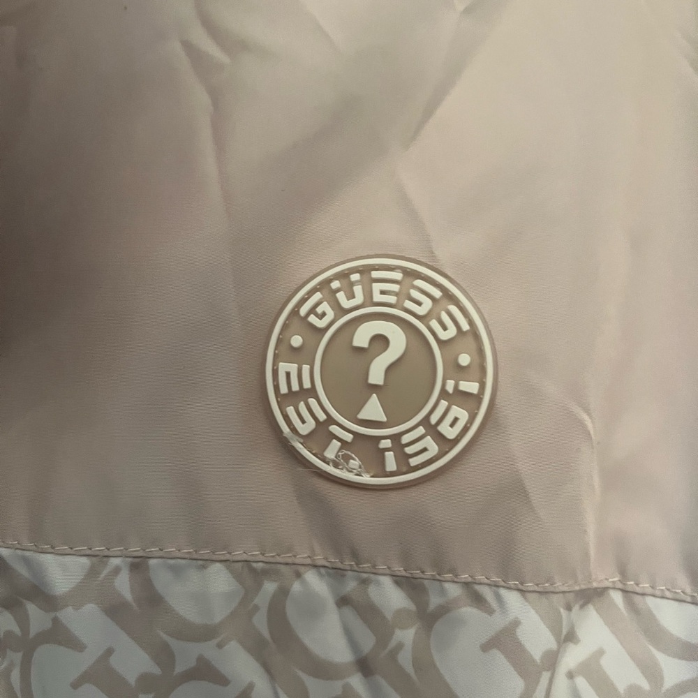 J.  GUESS Women's Soft Beige/White lounge 2Pcs. Suit.